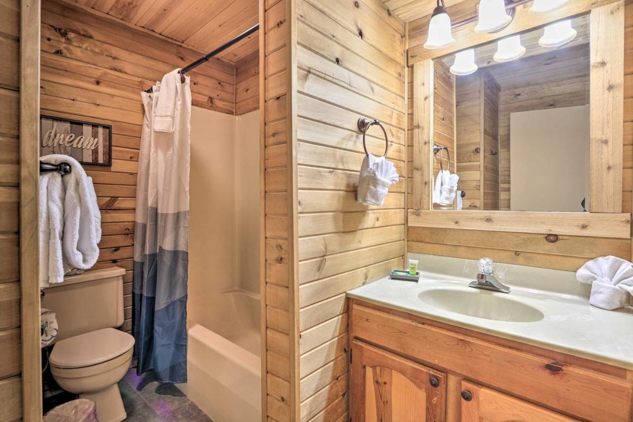 Вілла Gatlinburg Escape With Hot Tub, Deck And Mtn View Екстер'єр фото