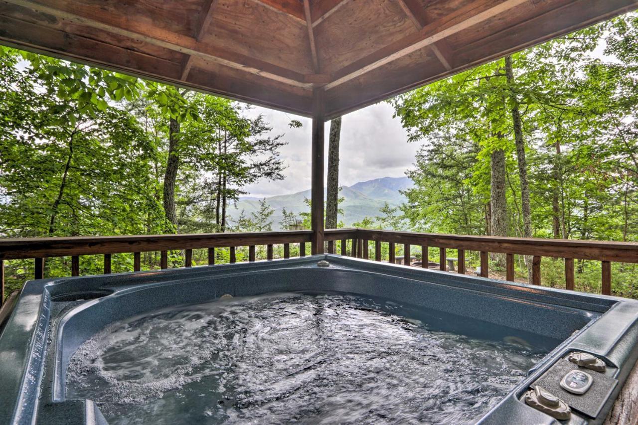 Вілла Gatlinburg Escape With Hot Tub, Deck And Mtn View Екстер'єр фото