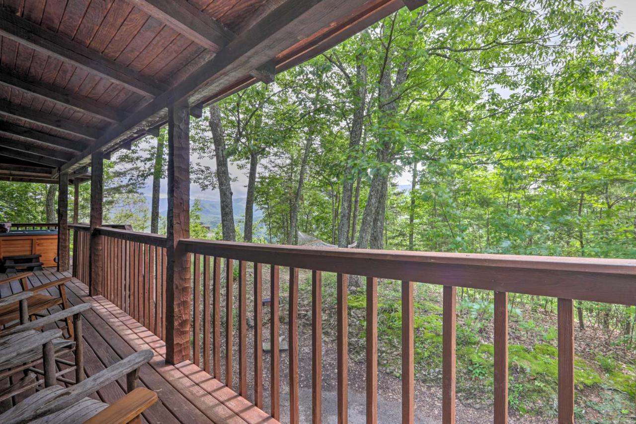 Вілла Gatlinburg Escape With Hot Tub, Deck And Mtn View Екстер'єр фото